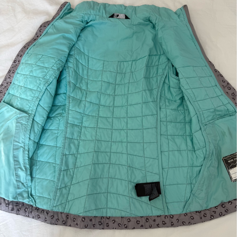 The North Face leopard Patterned Jacket - Picture 9 of 9